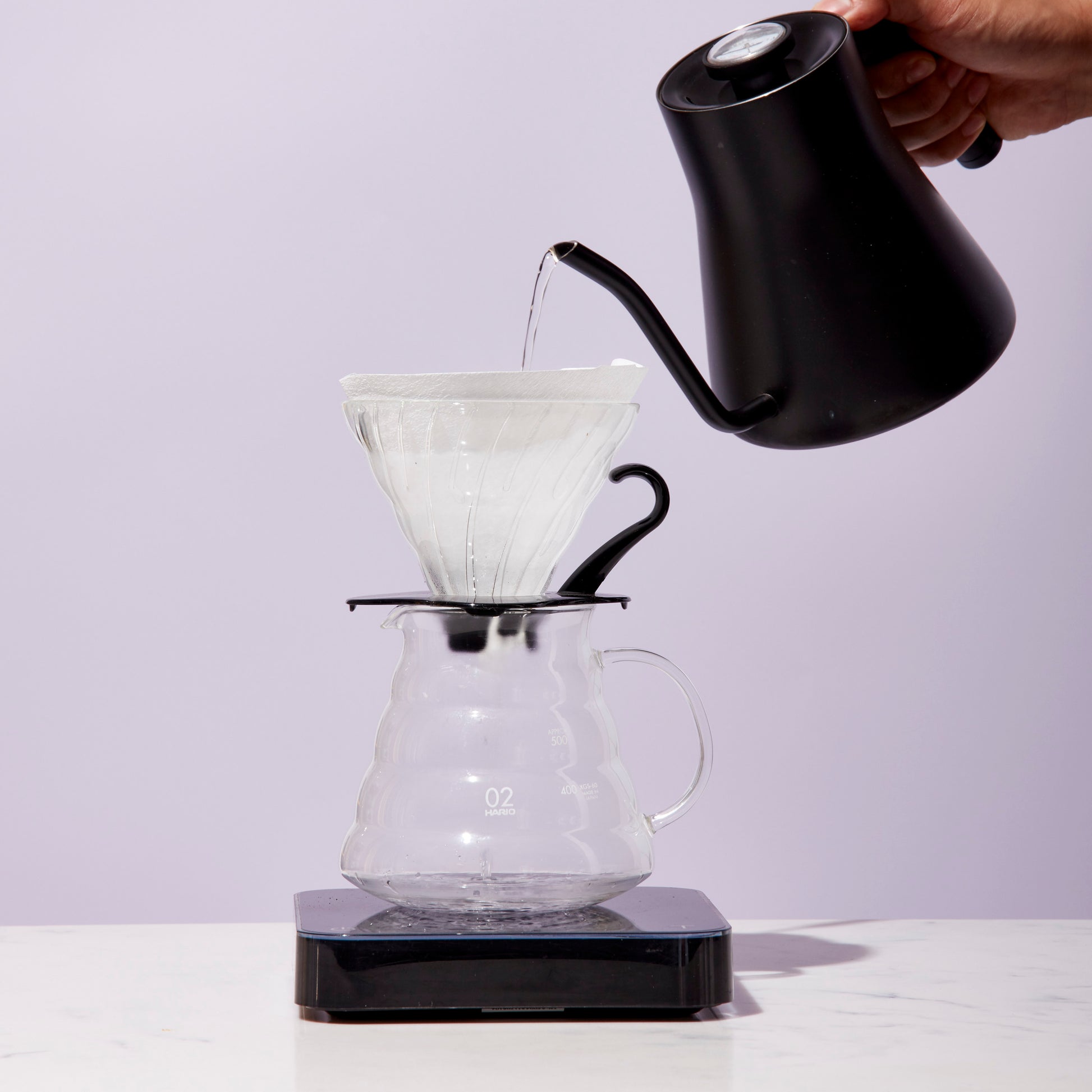 pouring water into chemex